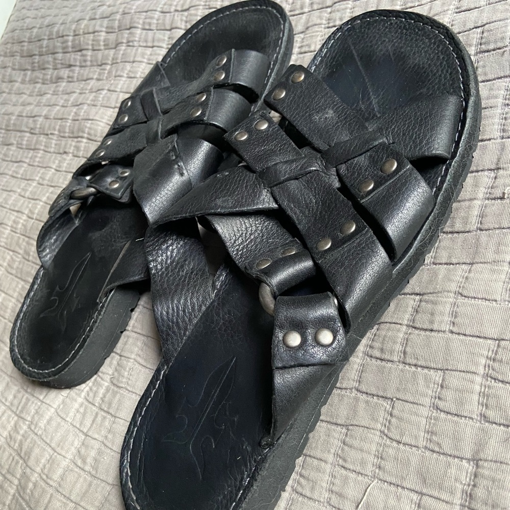 Frye men’s Ludlow slide sandal, black leather, size 8.5. Like new, w/box. - Picture 4 of 4